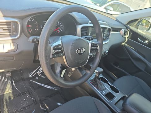 Used 2019 Kia Sorento L image 17