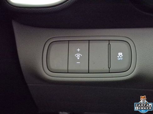 Used 2025 Hyundai Venue SEL FWD image 18