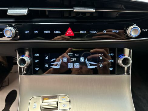 New 2026 Genesis GV70 3.5T Sport Advanced AWD/4WD image 18