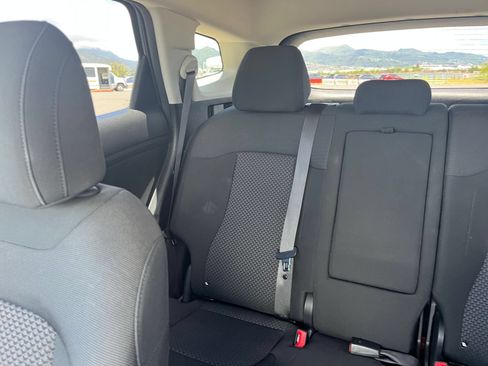 Used 2025 Kia Sportage LX FWD image 34