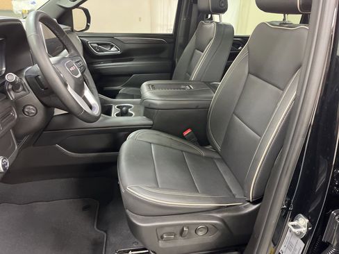 Used 2024 GMC Yukon XL SLT w/ SLT Luxury Package image 10