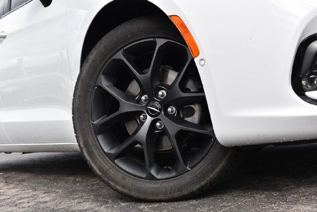 Used 2023 Chrysler Pacifica Touring-L w/ S Appearance Package FWD image 3