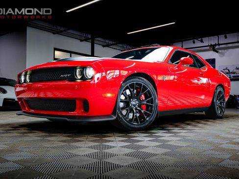 Used 2015 Dodge Challenger SRT Hellcat RWD image 6