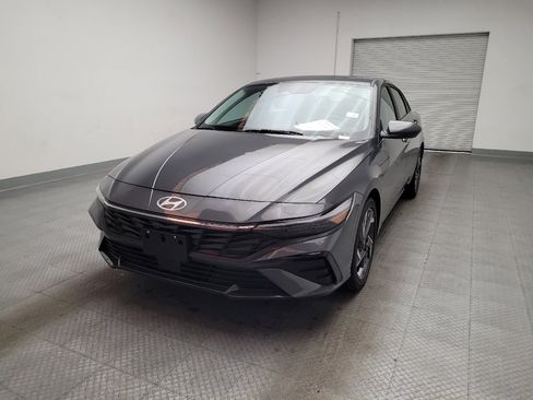 Used 2025 Hyundai Elantra SEL FWD image 15