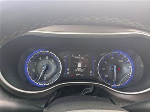 Certified 2022 Chrysler Voyager LX FWD image 11