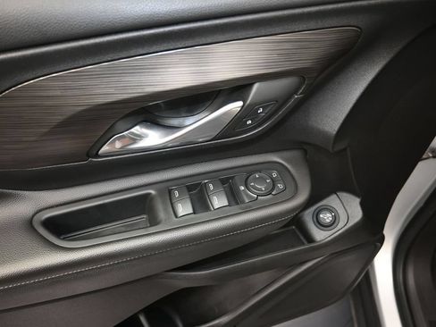 Used 2022 GMC Terrain SLE w/ Driver Convenience Package FWD image 11