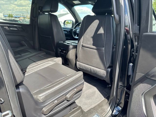 Used 2025 Chevrolet Suburban Z71 AWD/4WD image 35