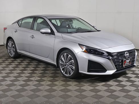 Used 2024 Nissan Altima 2.5 SL AWD/4WD image 2