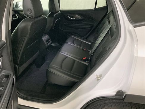 Used 2024 GMC Terrain SLT image 16