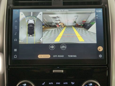 Used 2025 Land Rover Discovery Dynamic SE image 24