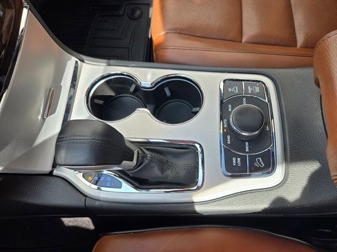 Used 2019 Jeep Grand Cherokee Summit AWD/4WD image 31