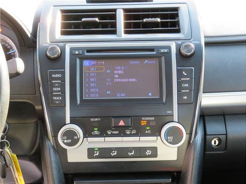 Used 2013 Toyota Camry SE FWD image 6