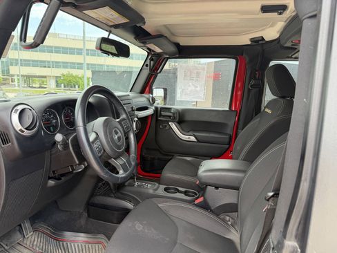 Used 2015 Jeep Wrangler Sahara w/ Connectivity Group AWD/4WD image 3
