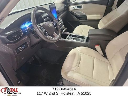 Used 2023 Ford Explorer Platinum w/ Technology Package AWD/4WD image 12