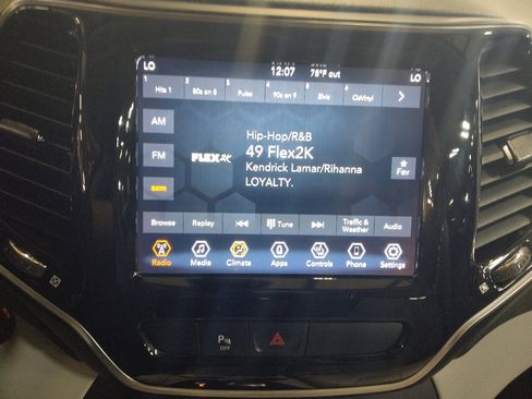 Used 2019 Jeep Cherokee Limited FWD image 25