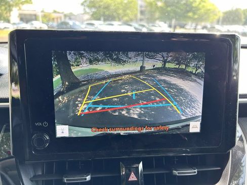 Used 2023 Toyota Corolla Cross XLE w/ Convenience Package FWD image 14