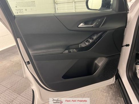 Used 2025 Chevrolet Equinox LT FWD image 25