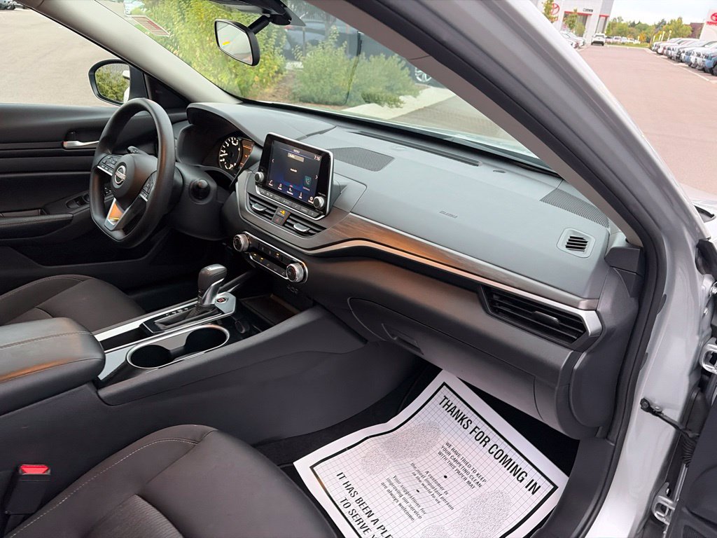Used 2024 Nissan Altima 2.5 SV FWD image 14
