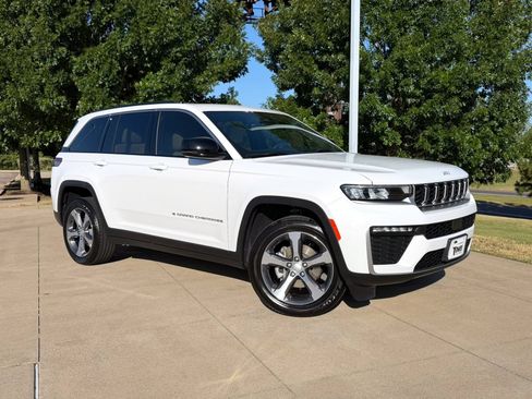 Used 2026 Jeep Grand Cherokee Limited RWD image 1