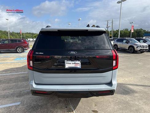 Used 2025 Ford Expedition Tremor AWD/4WD image 6