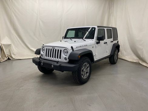 Used 2016 Jeep Wrangler Unlimited Rubicon w/ Connectivity Group AWD/4WD image 2