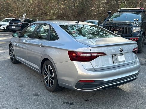 Used 2023 Volkswagen Jetta Sport image 7