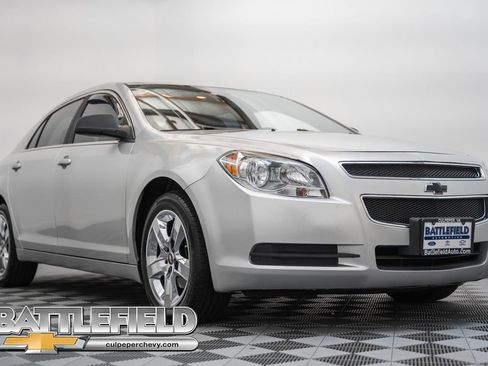 Used 2010 Chevrolet Malibu LS FWD image 1