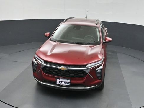 Used 2025 Chevrolet Trax LT FWD image 35