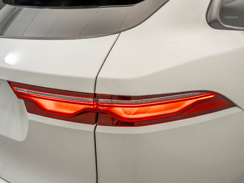 Used 2025 Jaguar F-PACE R-Dynamic S AWD/4WD image 9