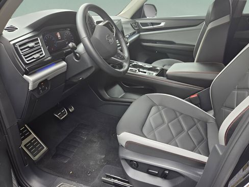Used 2025 Volkswagen Atlas Peak Edition SE AWD/4WD image 22