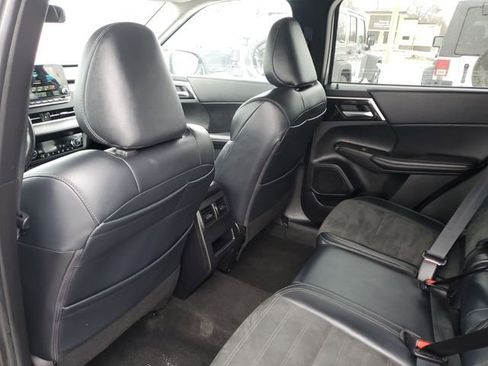 Used 2024 Mitsubishi Outlander SE image 30