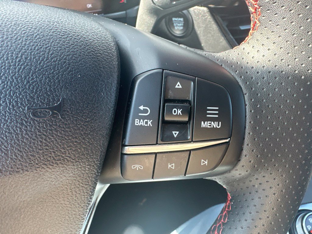 Certified 2025 Ford Escape ST-Line Select AWD/4WD image 39