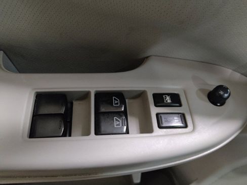 Used 2015 Nissan Quest SV image 27