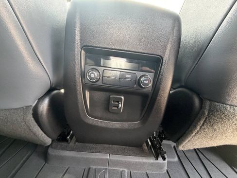 Used 2020 Buick Enclave Essence AWD/4WD image 17