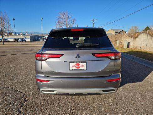 Used 2023 Mitsubishi Outlander SE image 6