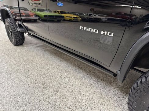 Used 2024 Chevrolet Silverado 2500 ZR2 w/ Technology Package image 75