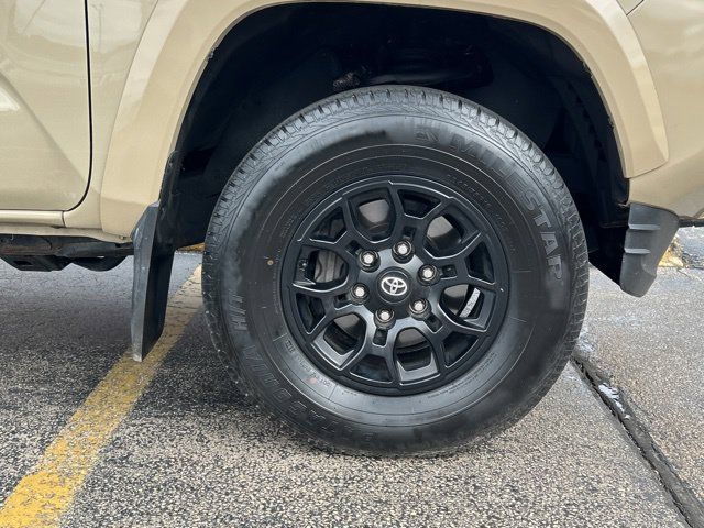 Used 2019 Toyota Tacoma SR5 AWD/4WD image 13