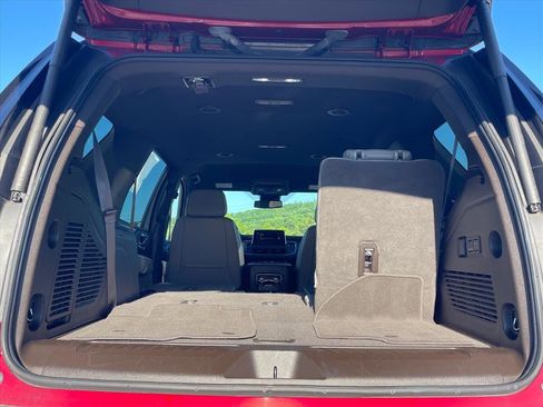 Used 2023 GMC Yukon SLT w/ SLT Luxury Package RWD image 25