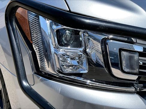 Used 2020 Ford Expedition XLT w/ Equipment Group 202A AWD/4WD image 27