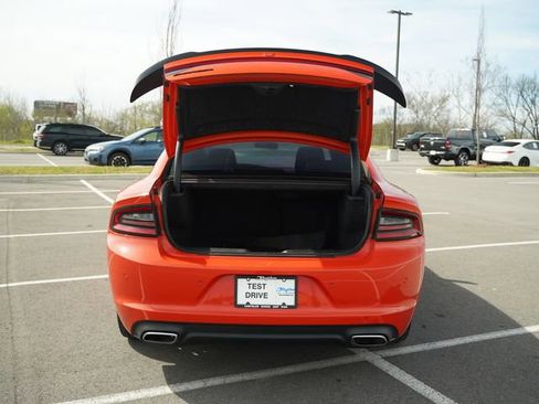 Used 2018 Dodge Charger SXT w/ Blacktop Package RWD image 17
