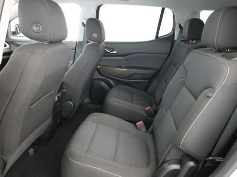 Used 2023 GMC Acadia SLE image 19