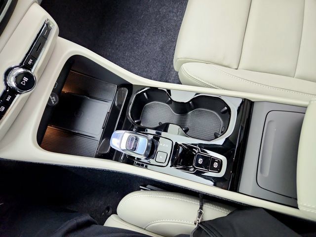 New 2026 Volvo XC40 B5 Ultra w/ Climate Package AWD/4WD image 22