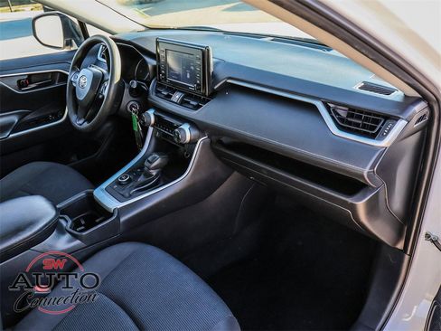 Used 2022 Toyota RAV4 LE image 16