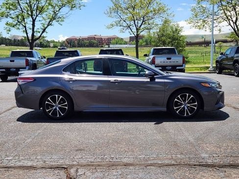 Used 2018 Toyota Camry SE w/ Moonroof Package FWD image 7