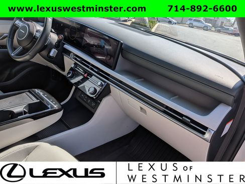 Used 2025 Hyundai Tucson Limited AWD/4WD image 6
