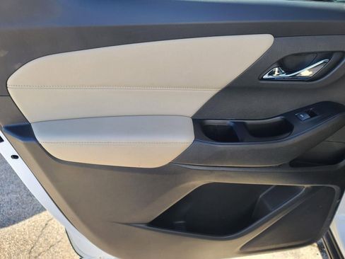 Used 2023 Chevrolet Traverse LS image 14