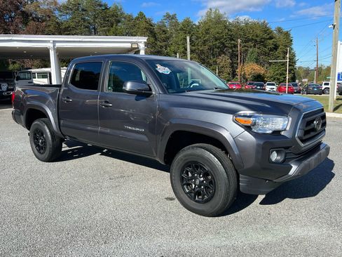 Used 2022 Toyota Tacoma SR5 image 3