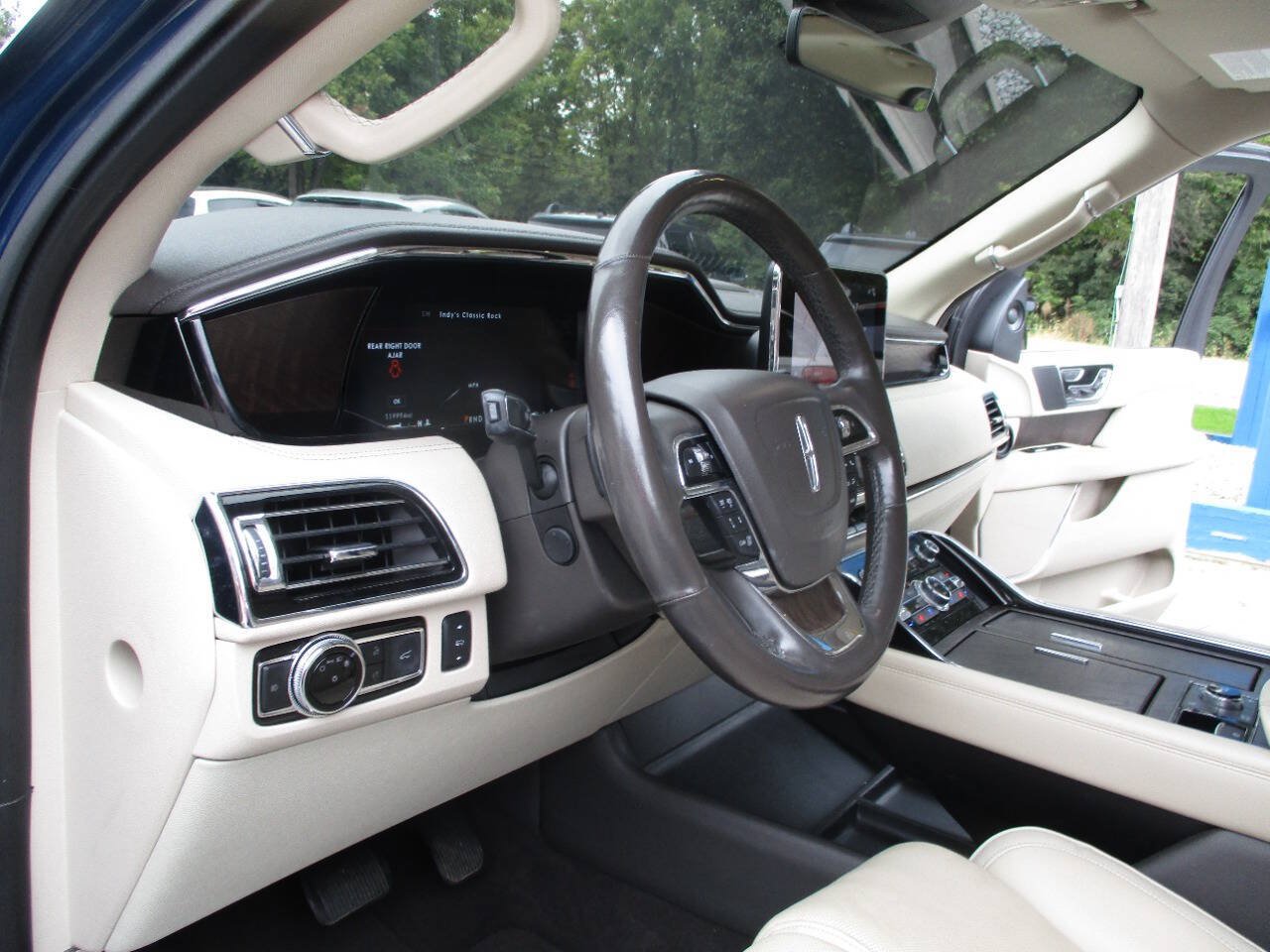 Used 2018 Lincoln Navigator Reserve w/ Technology Package AWD/4WD image 27