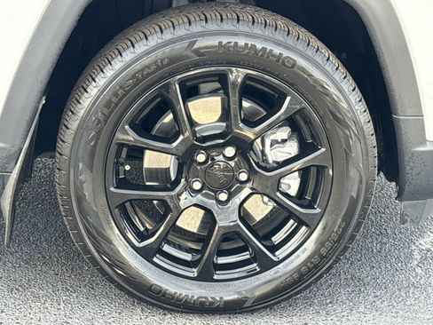 Used 2024 Jeep Compass Latitude w/ Altitude Special Edition image 12