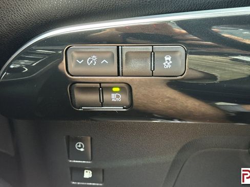 Used 2021 Toyota Prius Prime XLE FWD image 32